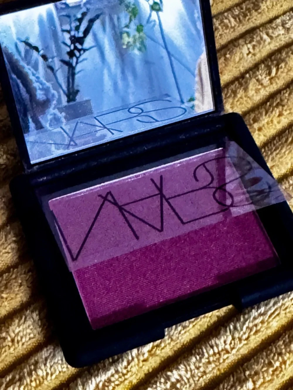 NARS Black Compact Makeup Case - Picture 2 of 3